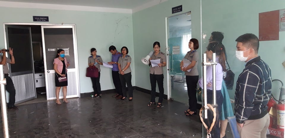 Kê biên tài sản công ty nợ lương của gần 200 công nhân - 1 Kê biên tài sản công ty nợ lương của gần 200 công nhân - 1