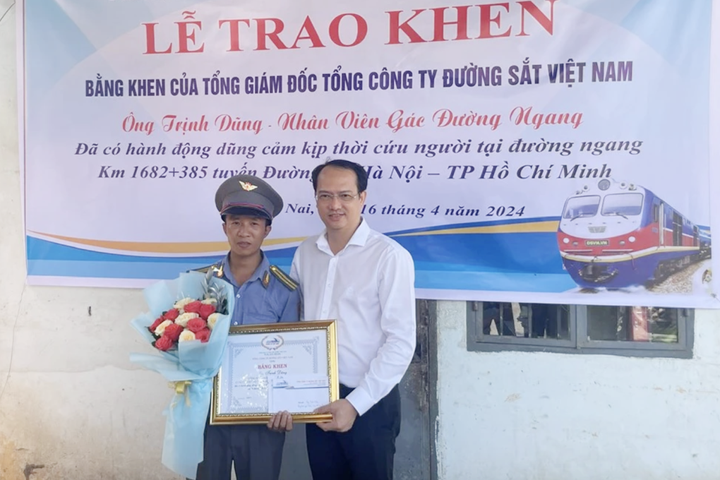 Nhân viên đường sắt cứu người thoát chết: Tôi hành động theo bản năng - 2 Nhân viên đường sắt cứu người thoát chết: Tôi hành động theo bản năng - 2