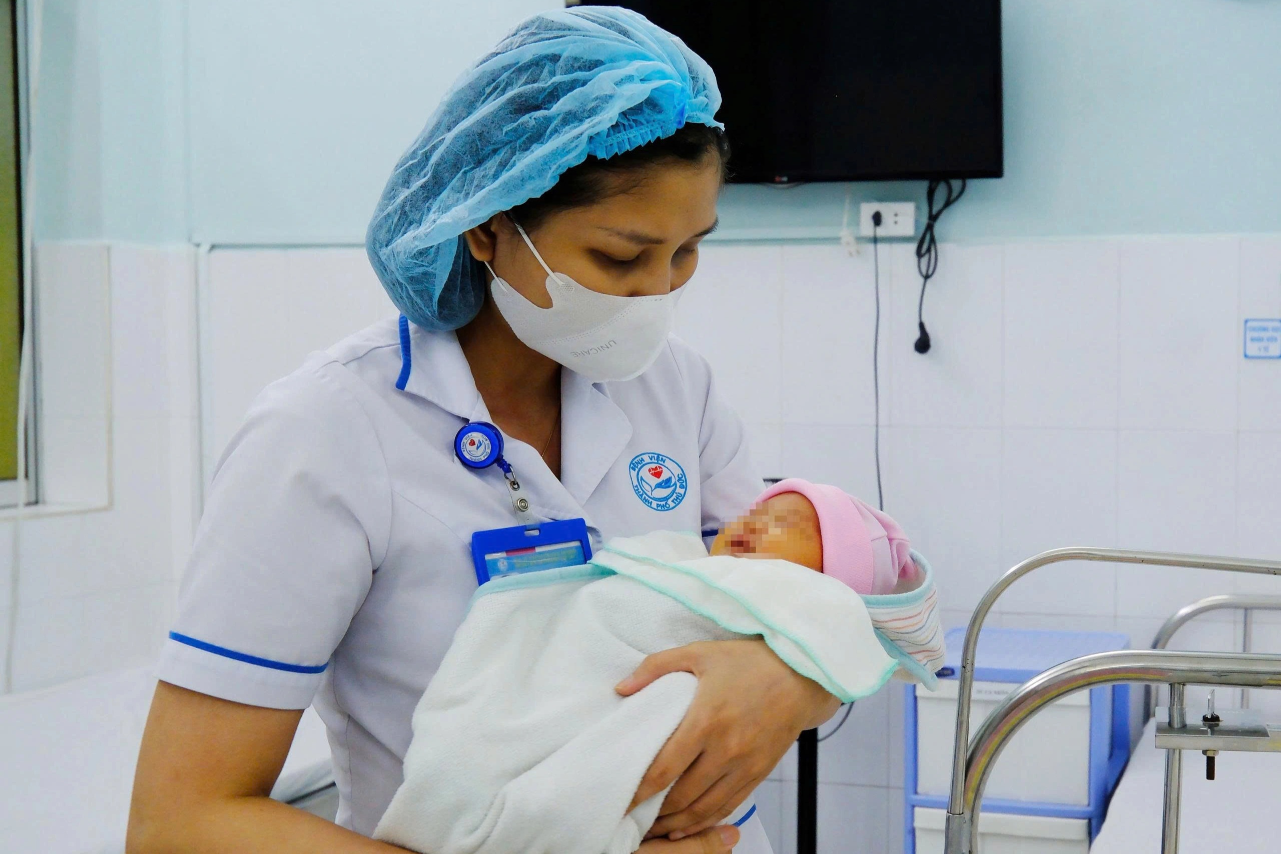 TPHCM: Người mẹ chỉ còn 32% chức năng tim, nguy kịch khi sinh con lần 5 - 1