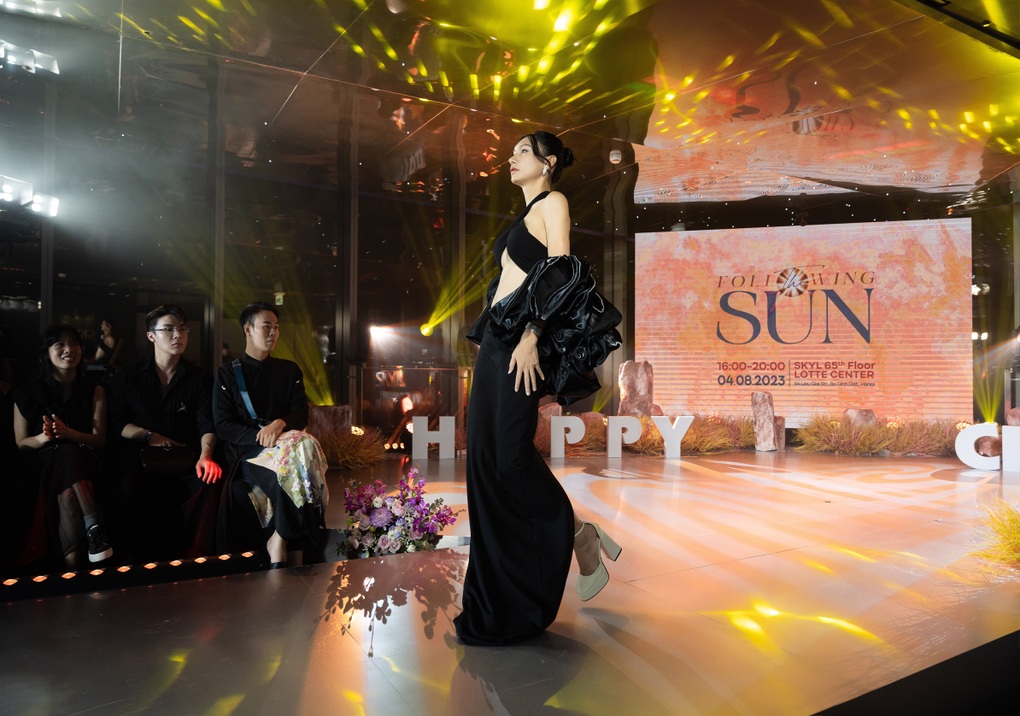HHen Niê diện bikini huyền bí, đốt mắt khán giả trên sàn diễn thời trang - 6 HHen Niê diện bikini huyền bí, đốt mắt khán giả trên sàn diễn thời trang - 6