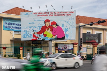 TPHCM tổng rà soát biển quảng cáo, vệ sinh môi trường khu vực Viện Pasteur