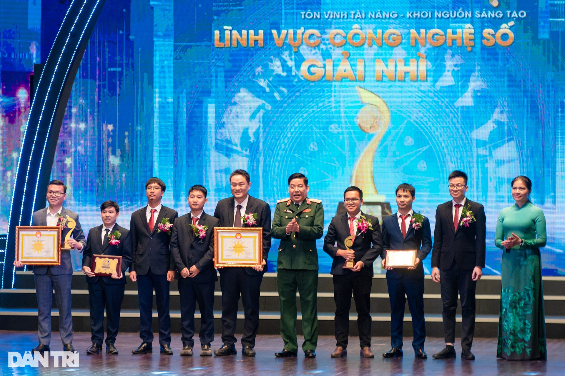Toàn cảnh Lễ trao giải Nhân tài Đất Việt lần thứ 17 - 13 Toàn cảnh Lễ trao giải Nhân tài Đất Việt lần thứ 17 - 13
