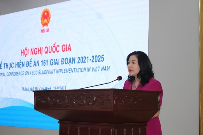 Thứ trưởng Bộ LĐ-TB&XH Nguyễn Thị Hà phát biểu khai mạc Hội nghị.
