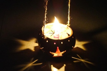 Độc đáo lồng đèn trung thu bằng gáo dừa: Vừa thắp sáng, vừa trồng cây