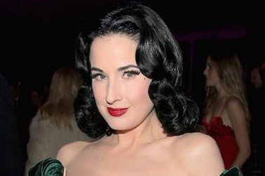 Rũ bỏ quá khứ khoe khoang xác thịt, loạt sao lớn vụt sáng khó tin