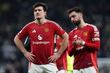 CĐV Man Utd chỉ trích HLV Amorim, đòi tống cổ tỷ phú Jim Ratcliffe