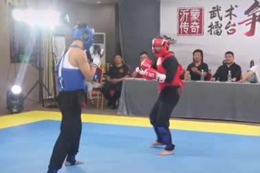 Đệ tử 3 đời của Diệp Vấn bị đánh “lên bờ xuống ruộng”, phải xin hàng