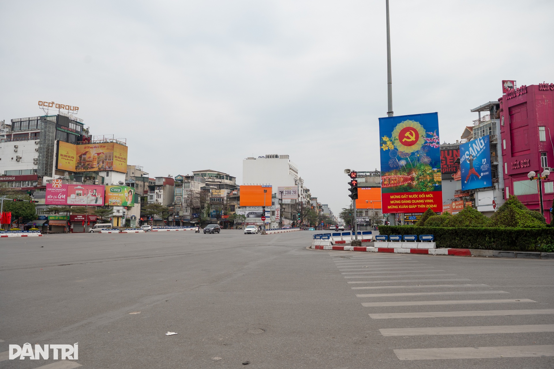 Hà Nội: Đường phố thênh thang ngày mùng một Tết - 7 Hà Nội: Đường phố thênh thang ngày mùng một Tết - 7