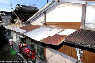 Cô gái Nhật chết cóng vì bị cha mẹ giam trong phòng 3m2