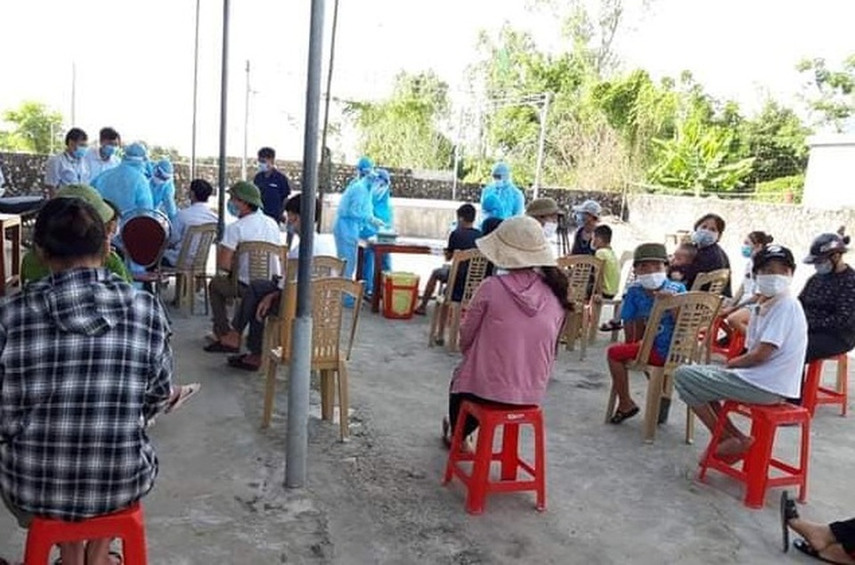 Nghệ An test nhanh Covid-19 hàng nghìn người, truy vết ca nhiễm tại Lào - 2 Nghệ An test nhanh Covid-19 hàng nghìn người, truy vết ca nhiễm tại Lào - 2