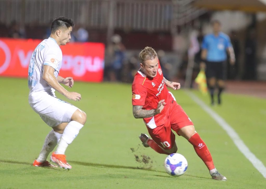 CLB Công an TPHCM hòa đương kim vô địch V-League Nam Định - 1