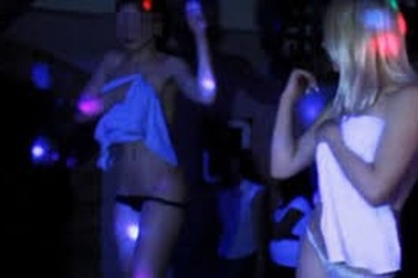 Vụ 9 nữ tiếp viên thoát y tiếp bia cho khách: Phạt chủ quán 16,5 triệu đồng