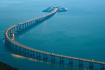 Cái giá đắt đỏ phía sau cầu vượt biển dài nhất thế giới