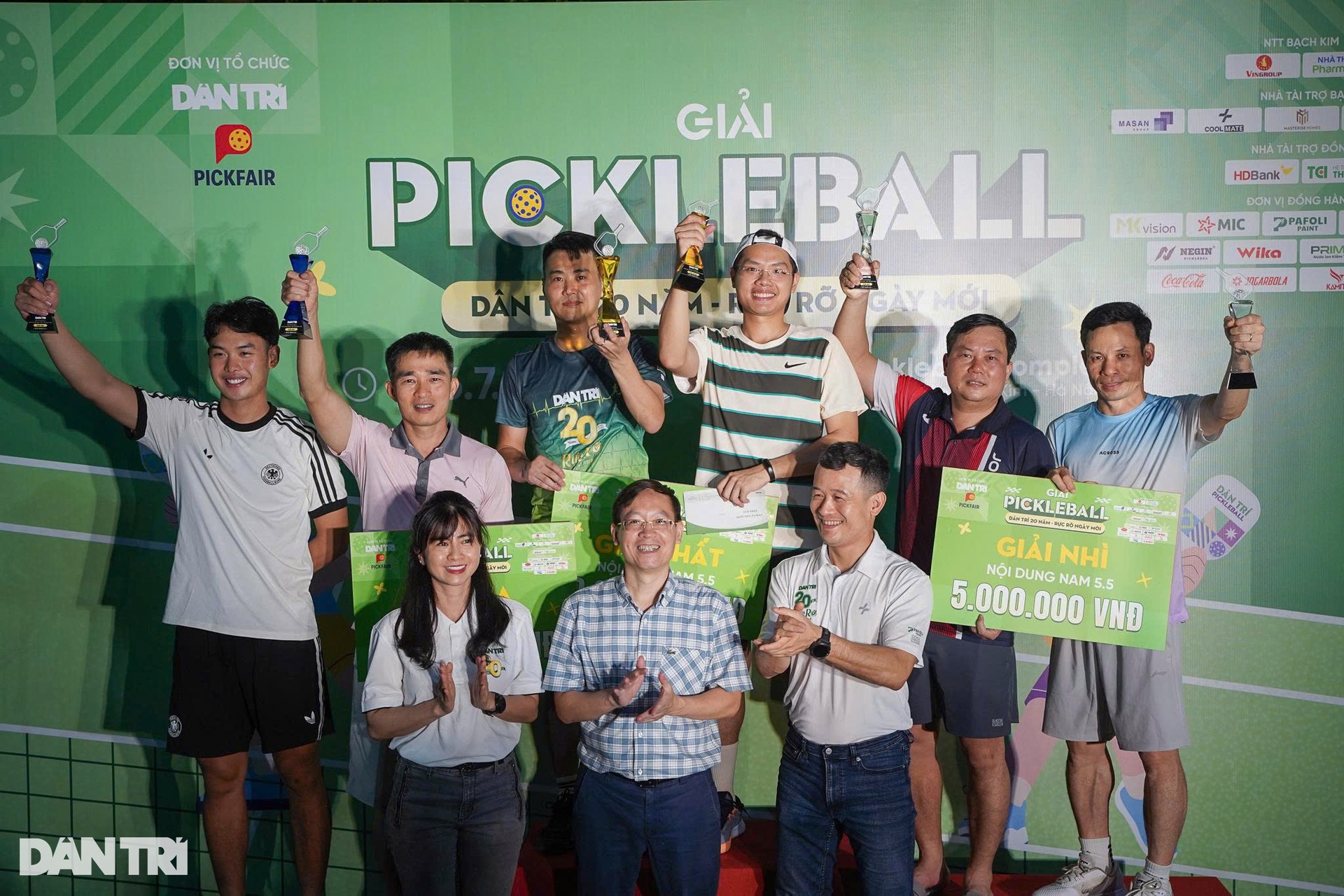 Rực rỡ các trận cầu đinh ngày thi đấu thứ 2 giải pickleball báo Dân trí - 16 Rực rỡ các trận cầu đinh ngày thi đấu thứ 2 giải pickleball báo Dân trí - 16