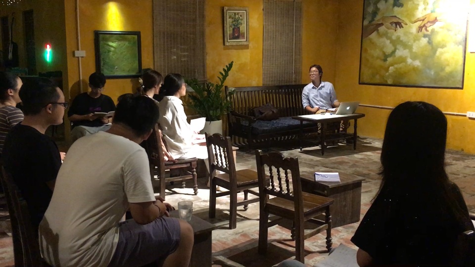 Cựu giảng viên trẻ mở lớp dạy tiếng Anh miễn phí - 2