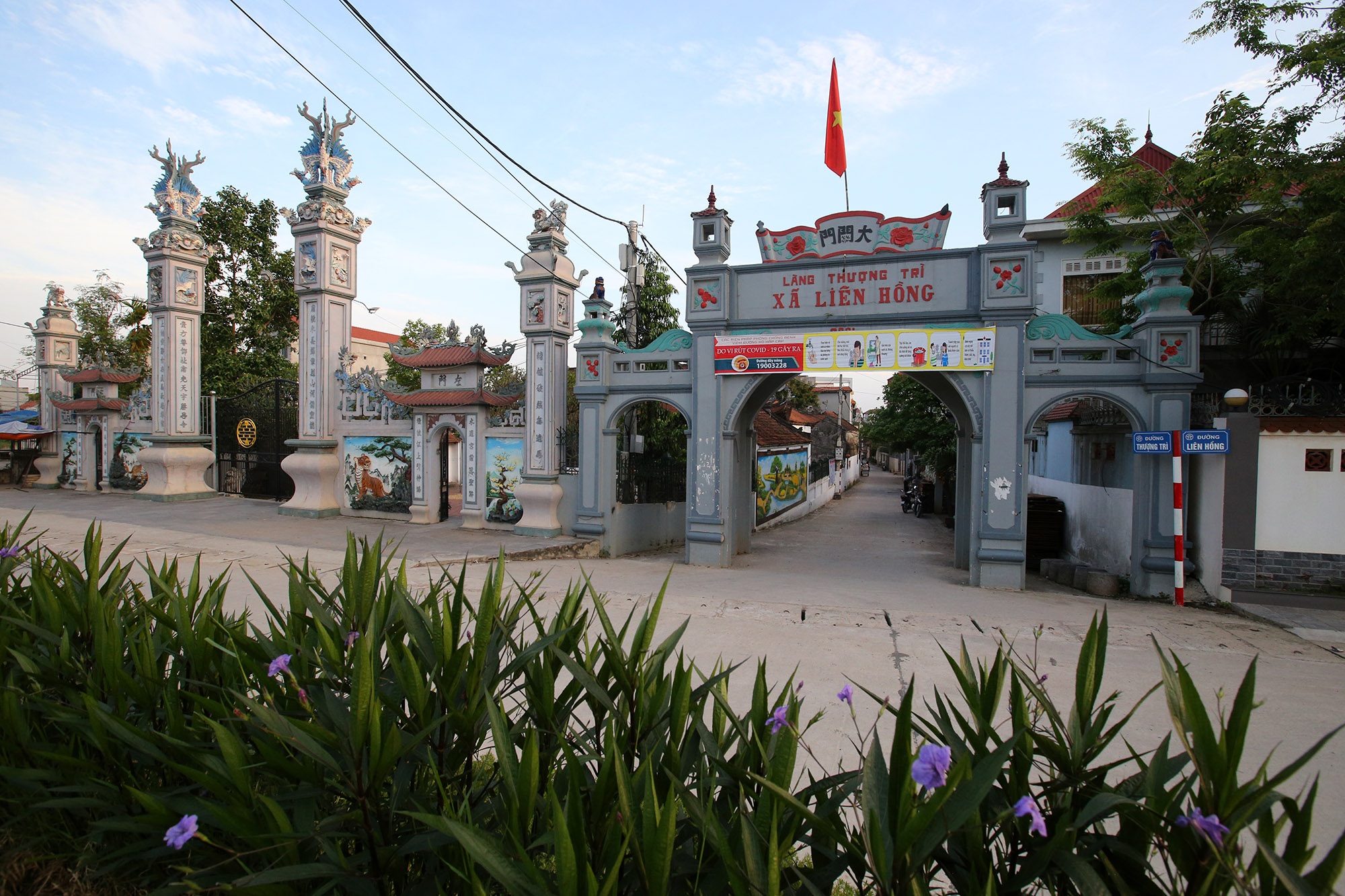 Vùng đất có nhiều cổng làng khủng - 20 Vùng đất có nhiều cổng làng khủng - 20