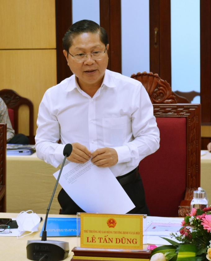 Thứ trưởng Lê Tấn Dũng phát biểu tại buổi làm việc với UBND tỉnh Quảng Ngãi