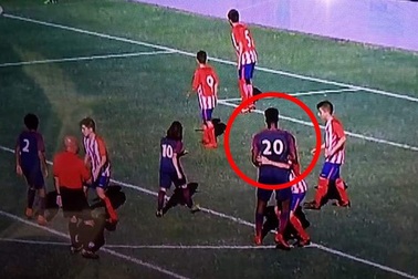 Choáng với thể hình to cao của “người khổng lồ” 12 tuổi