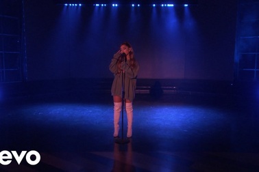 Ariana Grande - Breathin