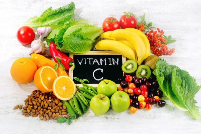 Nên bổ sung vitamin C từ thực phẩm.