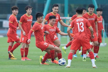 HLV Park hết cách ly, Văn Hậu lần đầu xuất hiện ở đội tuyển Việt Nam