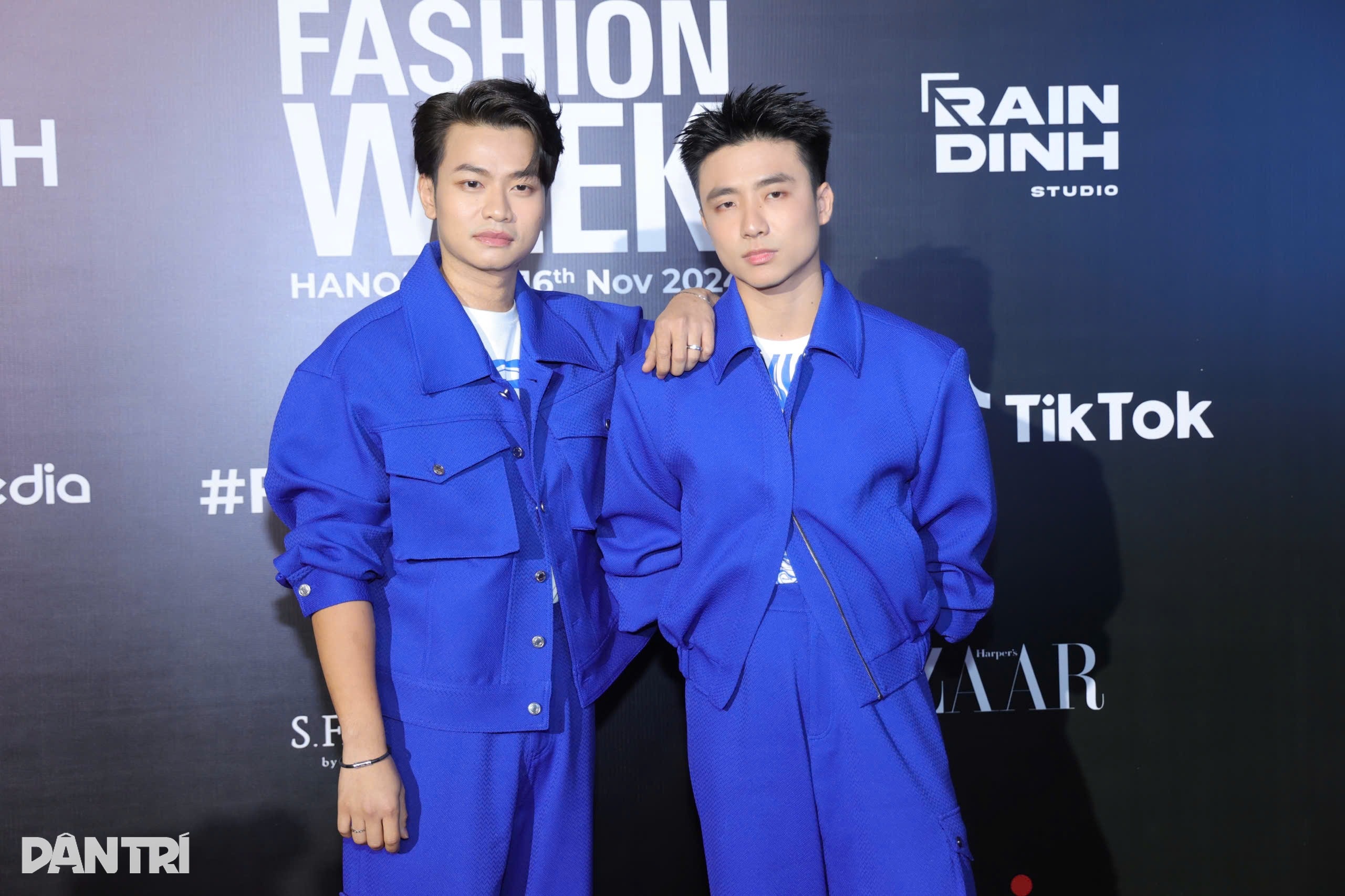 Міс Нгок Хан цілує Тхань Хуонга, Ту Лонг близький до Сюан Хіня на червоній доріжці - 5 Hoa hậu Ngọc Hân hôn Thanh Hương, Tự Long thân thiết Xuân Hinh trên thảm đỏ - 5