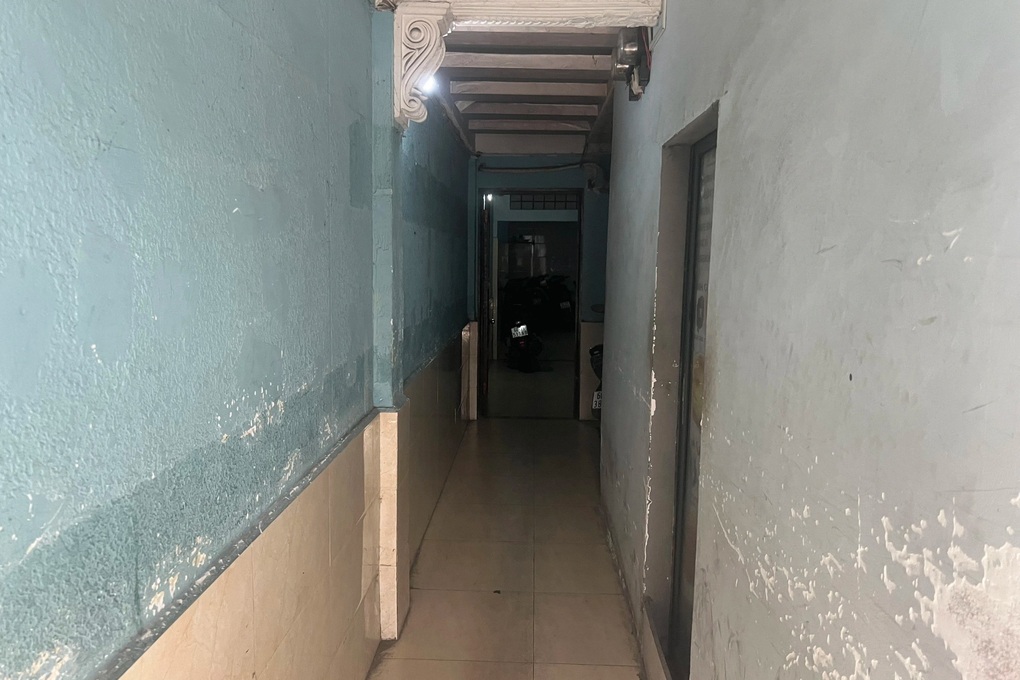 Kamar asrama mahasiswa seharga 2 juta VND: Bahkan tidak bisa meluruskan kaki saat tidur - 3 Phòng trọ sinh viên giá 2 triệu đồng: Ngủ cũng không được duỗi thẳng chân - 3