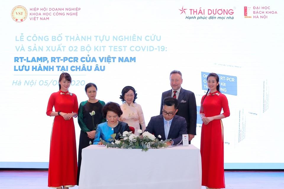 Việt Nam công bố thêm hai bộ kit chẩn đoán Covid-19 đạt chuẩn quốc tế - 6 Việt Nam công bố thêm hai bộ kit chẩn đoán Covid-19 đạt chuẩn quốc tế - 6
