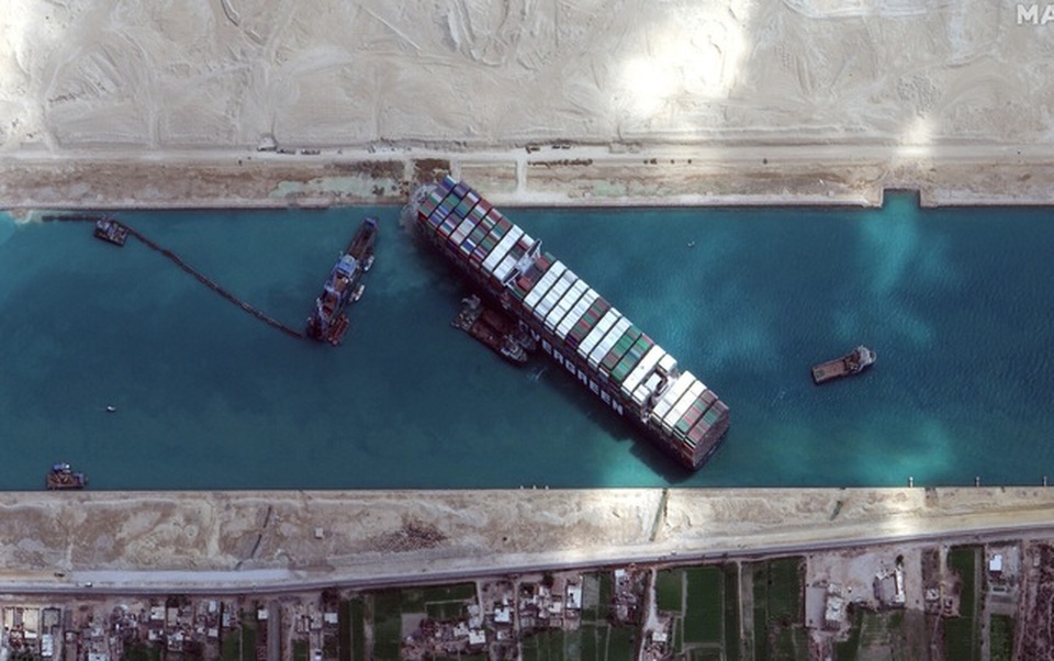 Người hùng lái máy xúc kể chuyện đối mặt với quái vật trên kênh đào Suez - 4 Người hùng lái máy xúc kể chuyện đối mặt với quái vật trên kênh đào Suez - 4