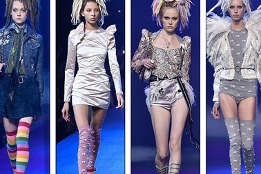 Dàn siêu mẫu đọ dáng trong buổi diễn của Marc Jacobs