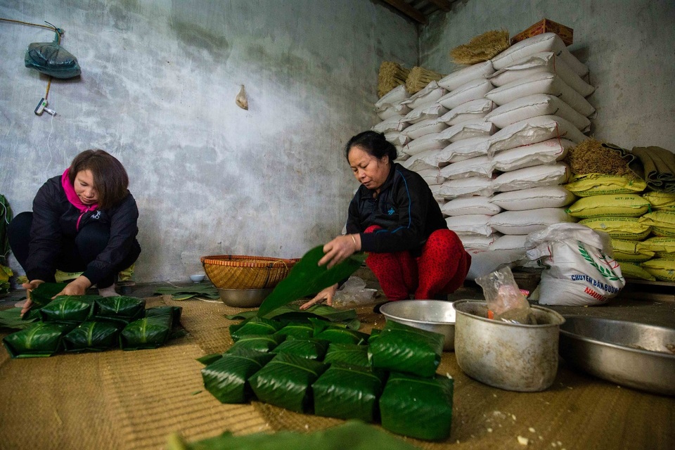 Cận cảnh “xưởng bánh” cho ra lò cả tấn bánh chưng mỗi ngày phục vụ Tết nguyên đán - 6 Cận cảnh “xưởng bánh” cho ra lò cả tấn bánh chưng mỗi ngày phục vụ Tết nguyên đán - 6