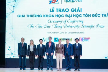 Ba nhà khoa học toàn cầu được đại học Việt Nam vinh danh
