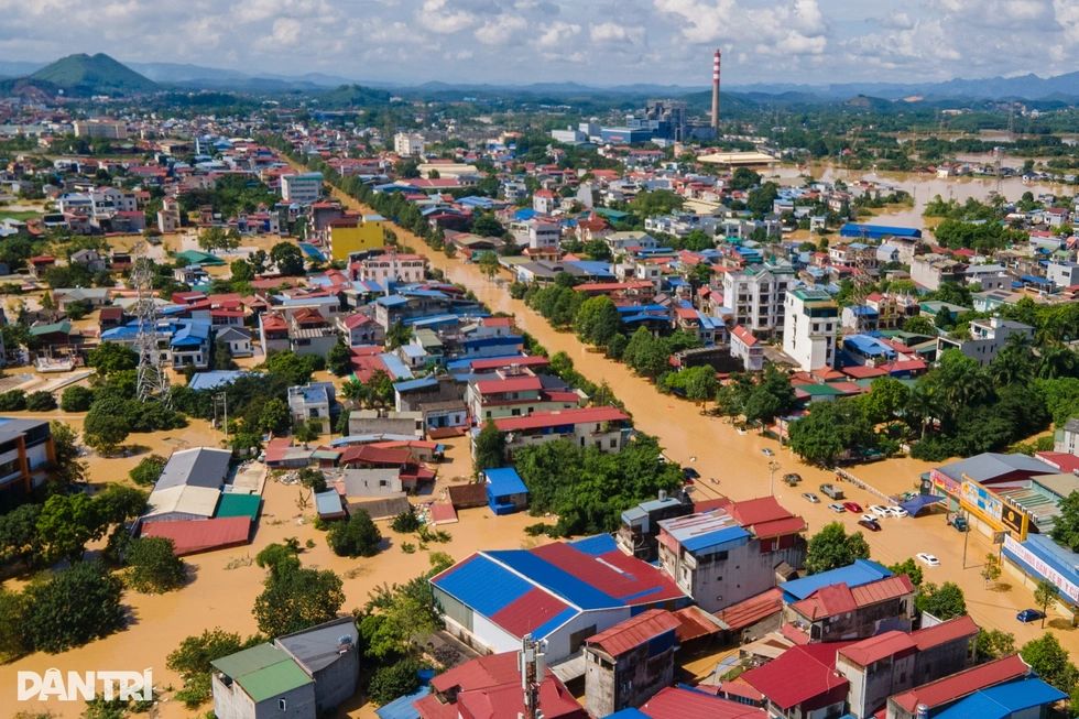 Giờ phút sinh tử bên dòng lũ, khi phía sau là hàng triệu đồng bào - 1 Giờ phút sinh tử bên dòng lũ, khi phía sau là hàng triệu đồng bào - 1