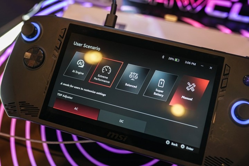 CES 2024: Máy chơi game cầm tay đầu tiên chạy chip Intel Core Ultra - 4 CES 2024: Máy chơi game cầm tay đầu tiên chạy chip Intel Core Ultra - 4