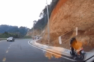 Liều mạng nhảy ra khỏi xe ga bị mất phanh khi đang đổ đèo