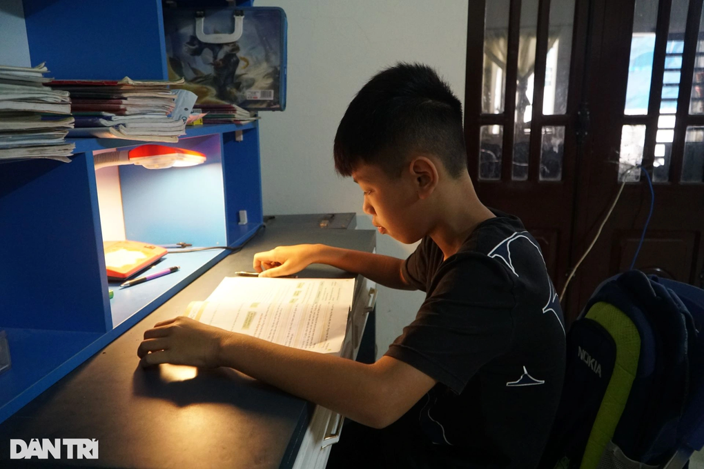 Bố mất vì đột quỵ, mẹ ung thư, cậu bé lớp 7 mịt mù tương lai - 3 Bố mất vì đột quỵ, mẹ ung thư, cậu bé lớp 7 mịt mù tương lai - 3