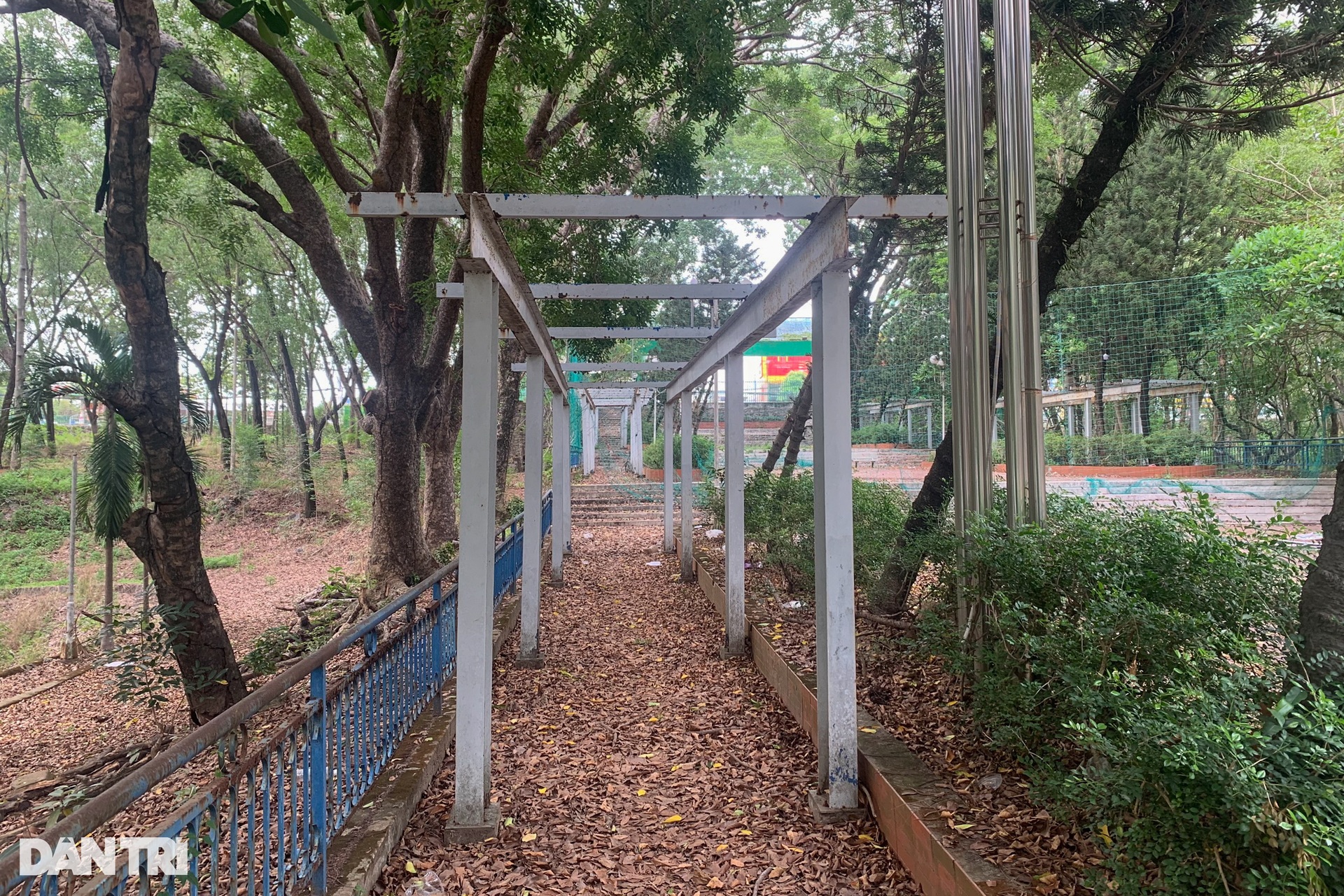 Cảnh hoang tàn, nhếch nhác ở công viên lớn nhất Bình Dương - 5 Cảnh hoang tàn, nhếch nhác ở công viên lớn nhất Bình Dương - 5