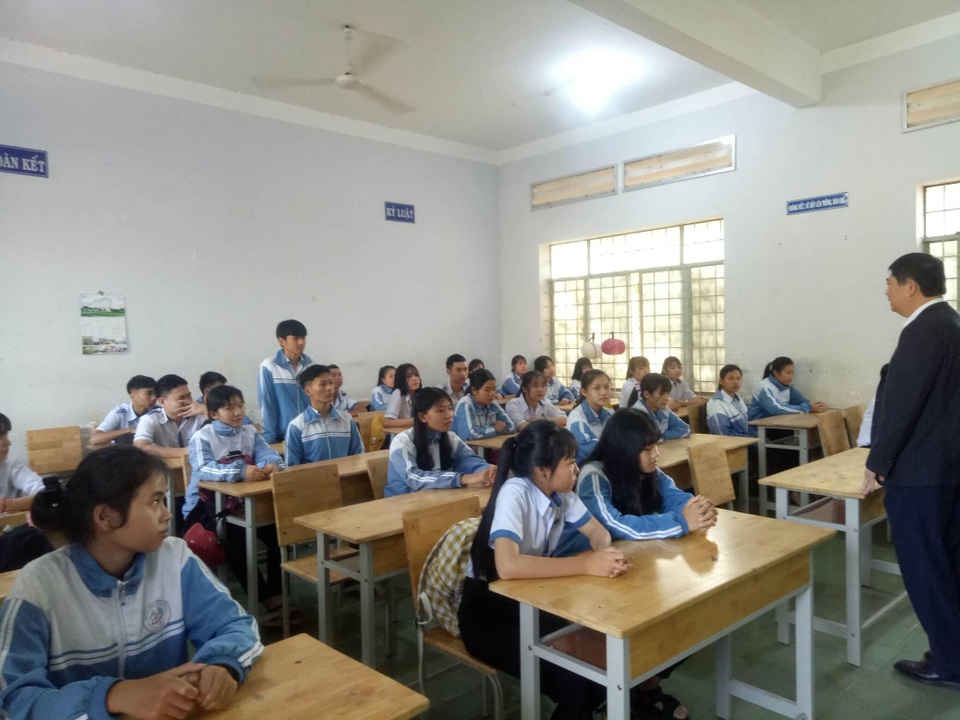 Đắk Lắk: Không cho xe đưa đón học sinh vào khuôn viên trường - 2 Đắk Lắk: Không cho xe đưa đón học sinh vào khuôn viên trường - 2