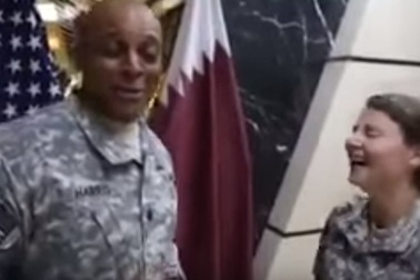 Qatar nổi giận vì bị lính Mỹ nhạo báng quốc kỳ