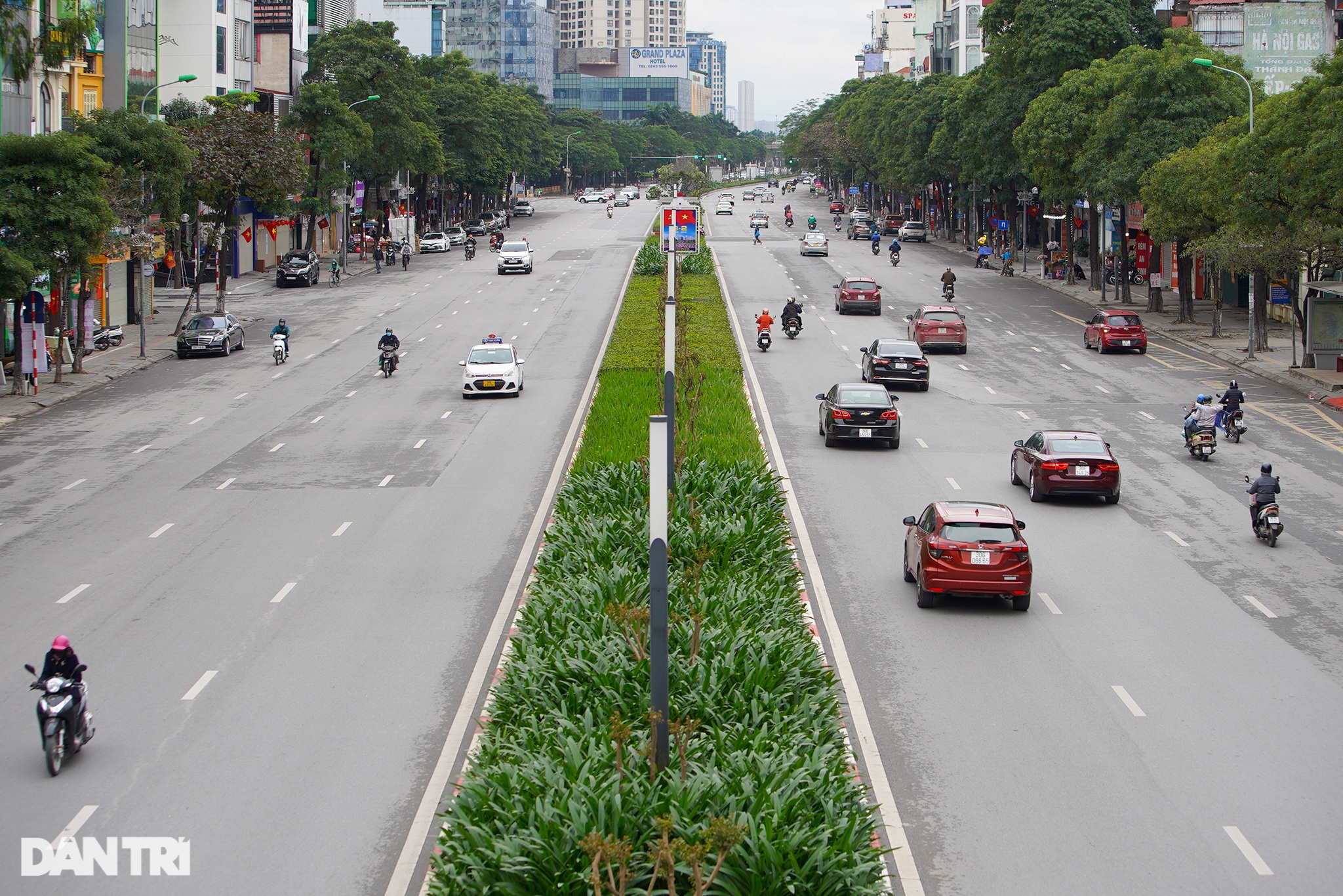 Toàn cảnh đường phố Hà Nội vắng vẻ, thông thoáng ngày cuối cùng năm Tân Sửu - 11 Toàn cảnh đường phố Hà Nội vắng vẻ, thông thoáng ngày cuối cùng năm Tân Sửu - 11
