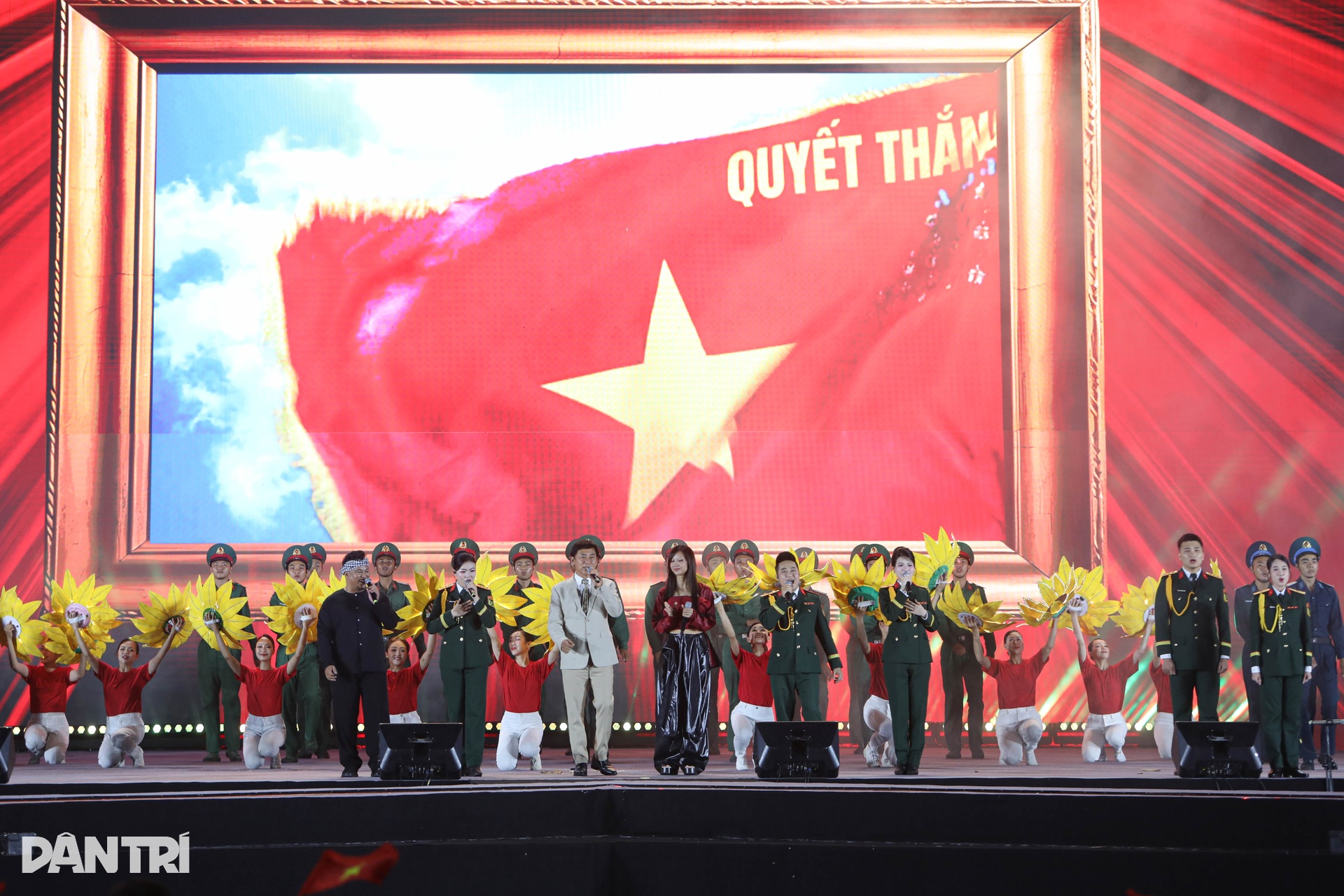 Người dân TPHCM tự hào Dưới cờ vinh quang kỷ niệm 80 năm Quốc khánh 2/9 - 9