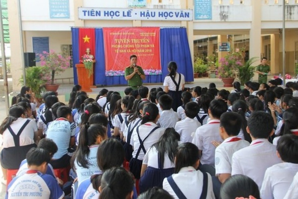 Khi giang hồ thành thần tượng: Làm gì để hạn chế người trẻ phạm tội? - 4 Khi giang hồ thành thần tượng: Làm gì để hạn chế người trẻ phạm tội? - 4