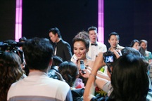 Tiếp cận Tân hoa hậu Diễm Hương ngay sau chung kết