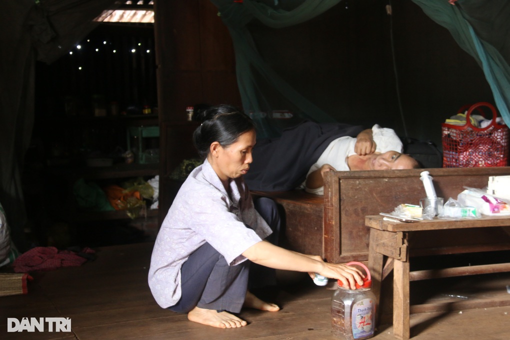 Bây giờ tôi chỉ ước có chiếc giường tử tế cho anh ấy nằm ! - 2 Bây giờ tôi chỉ ước có chiếc giường tử tế cho anh ấy nằm ! - 2