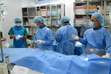 Bệnh viện quận thực hiện thành công can thiệp mạch máu não