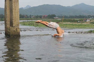 Thót tim những trò “đùa” với tử thần sông Giăng