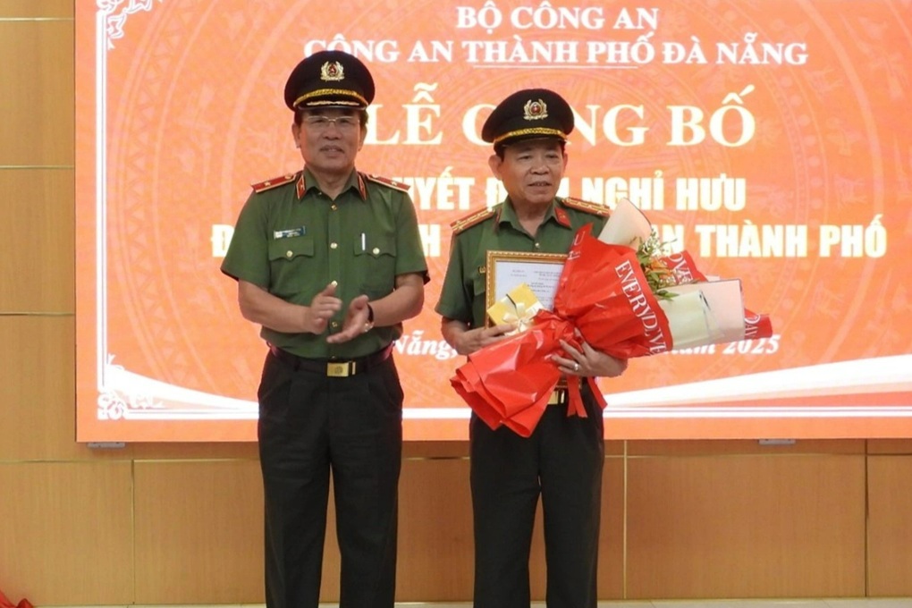 Thêm một lãnh đạo Công an thành phố Đà Nẵng nghỉ hưu từ ngày 1/5 - 1 Thêm một lãnh đạo Công an thành phố Đà Nẵng nghỉ hưu từ ngày 1/5 - 1