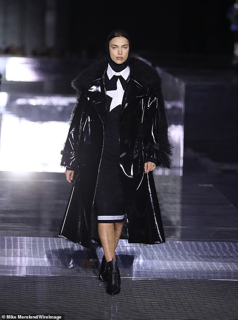 Irina Shayk nổi bật tại sân bay với cây đồ hiệu - 9 Irina Shayk nổi bật tại sân bay với cây đồ hiệu - 9