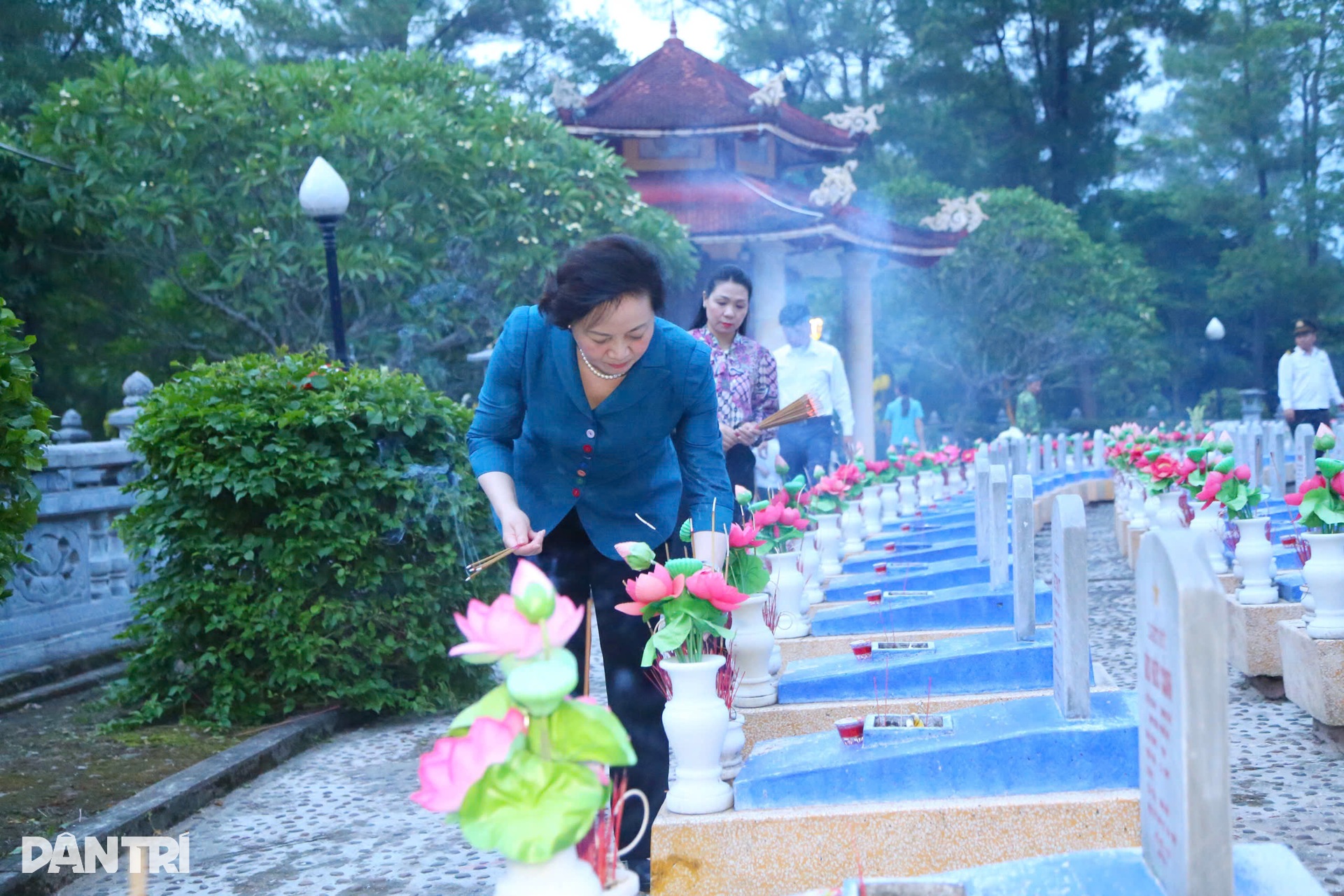 Xúc động lễ thắp nến tri ân, trao di ảnh liệt sỹ được phục dựng bằng AI - 9 Xúc động lễ thắp nến tri ân, trao di ảnh liệt sỹ được phục dựng bằng AI - 9