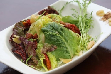 Ăn sa-lát hàng ngày có thể giúp làm chậm lão hóa não